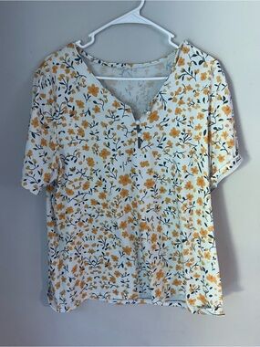 Amazon Essentials White V-Neck Short Sleeve Tee with Yellow Floral Print